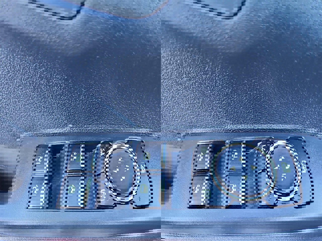 Used 2023 Ford Escape SE image 28