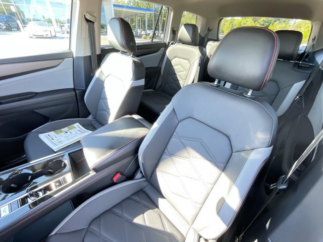 Used 2024 Volkswagen Atlas Peak Edition SEL AWD/4WD image 11
