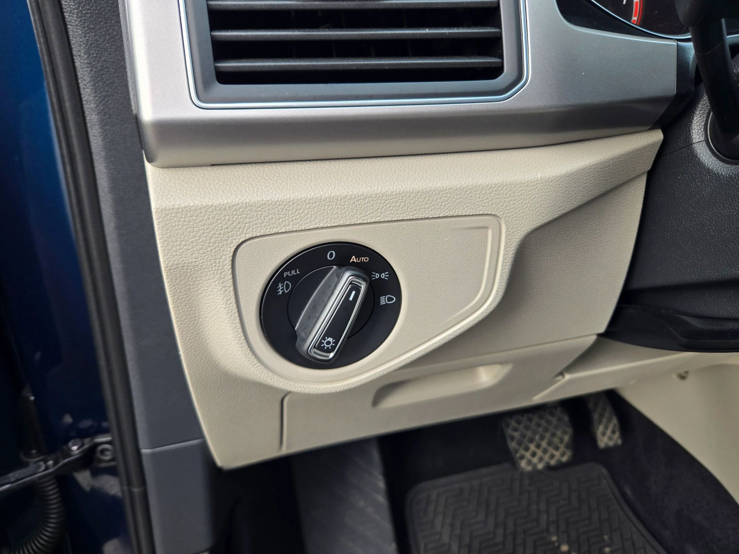 Used 2018 Volkswagen Atlas SE AWD/4WD image 38