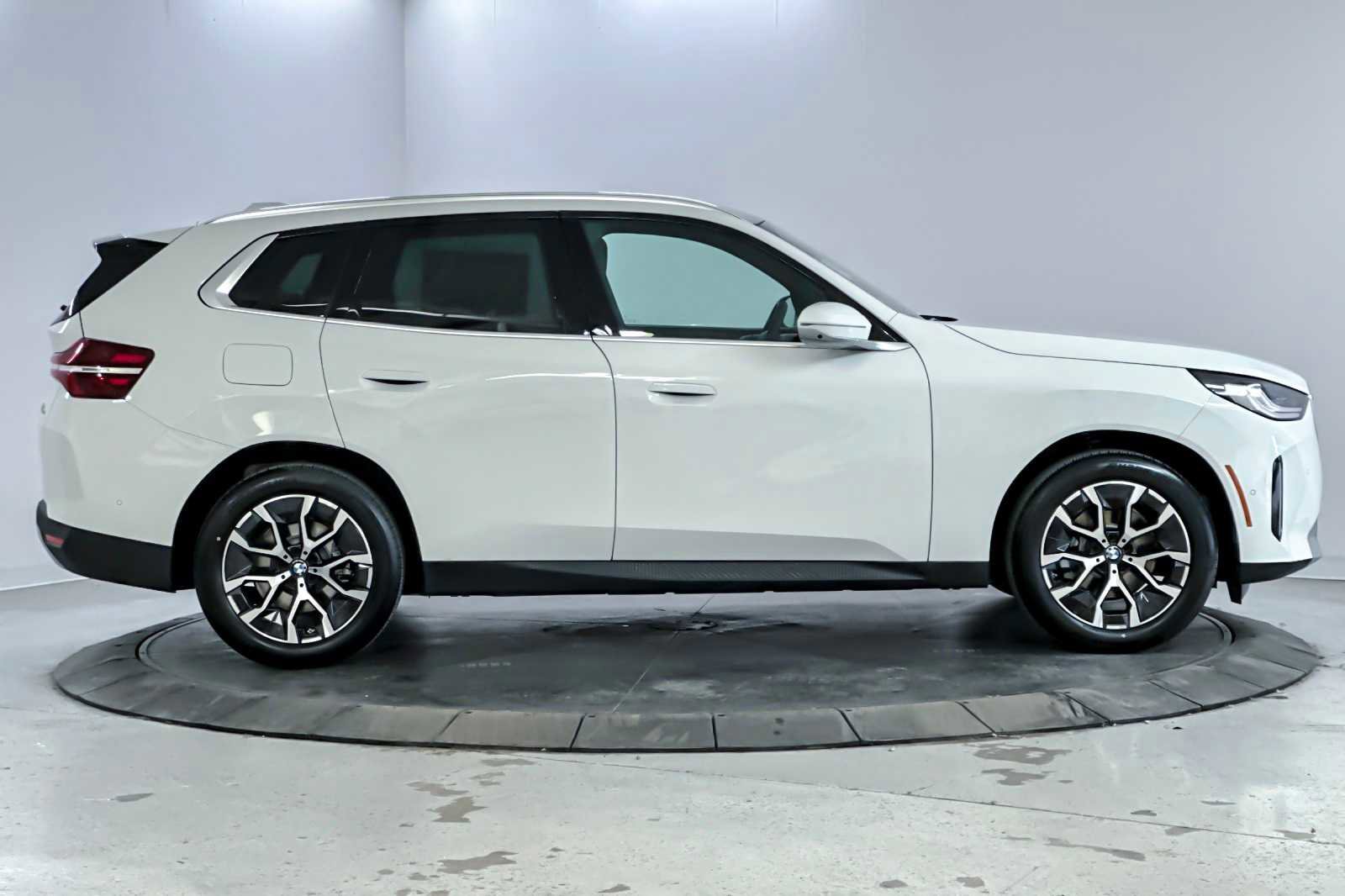 Used 2026 BMW X3 xDrive30 w/ Premium Package image 8