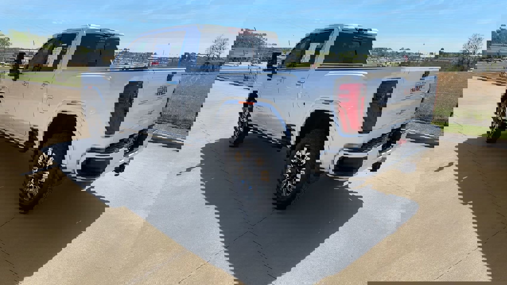 Used 2024 GMC Sierra 3500 Denali w/ Technology Package image 7