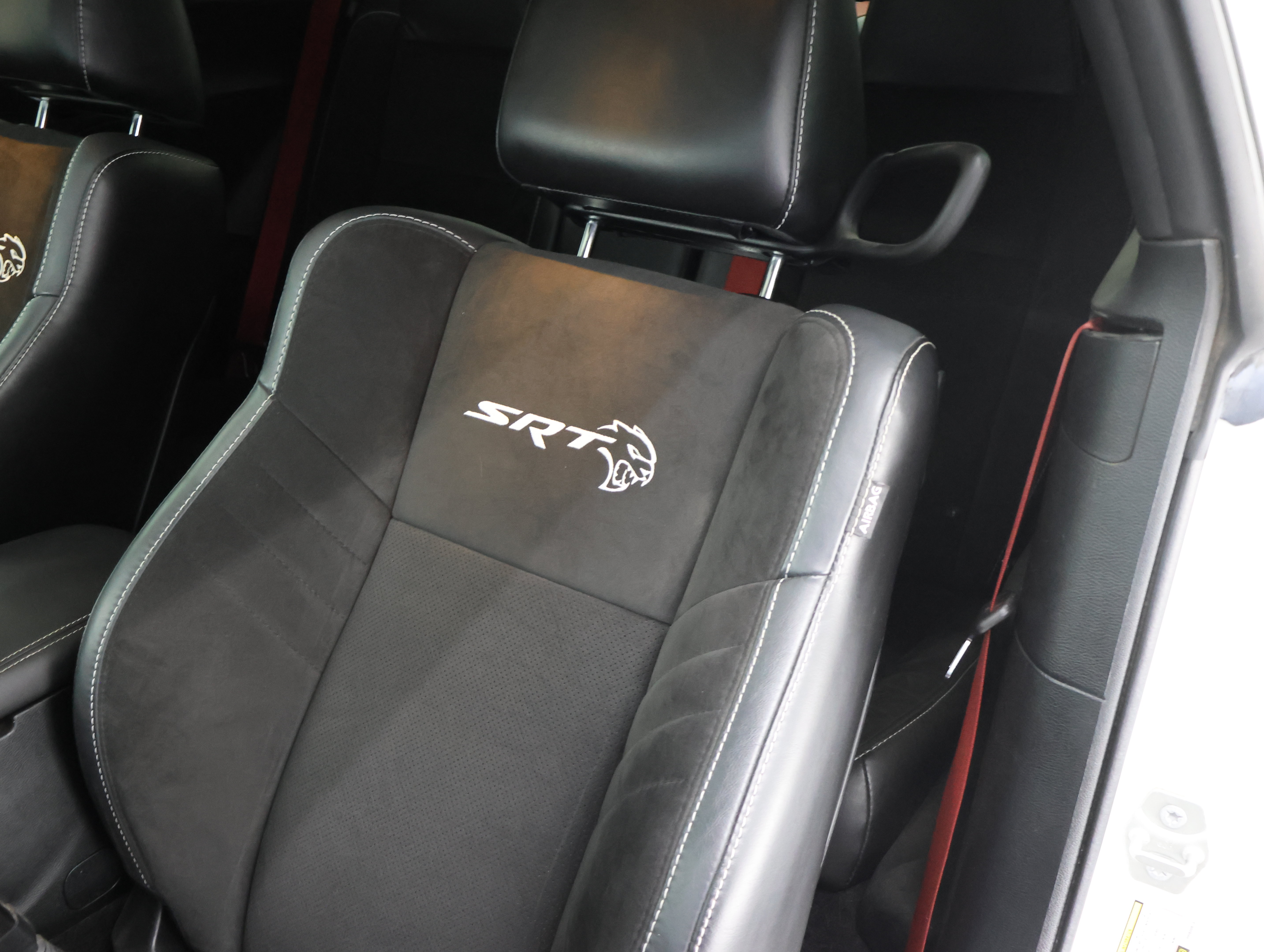 Used 2017 Dodge Challenger SRT Hellcat RWD image 41