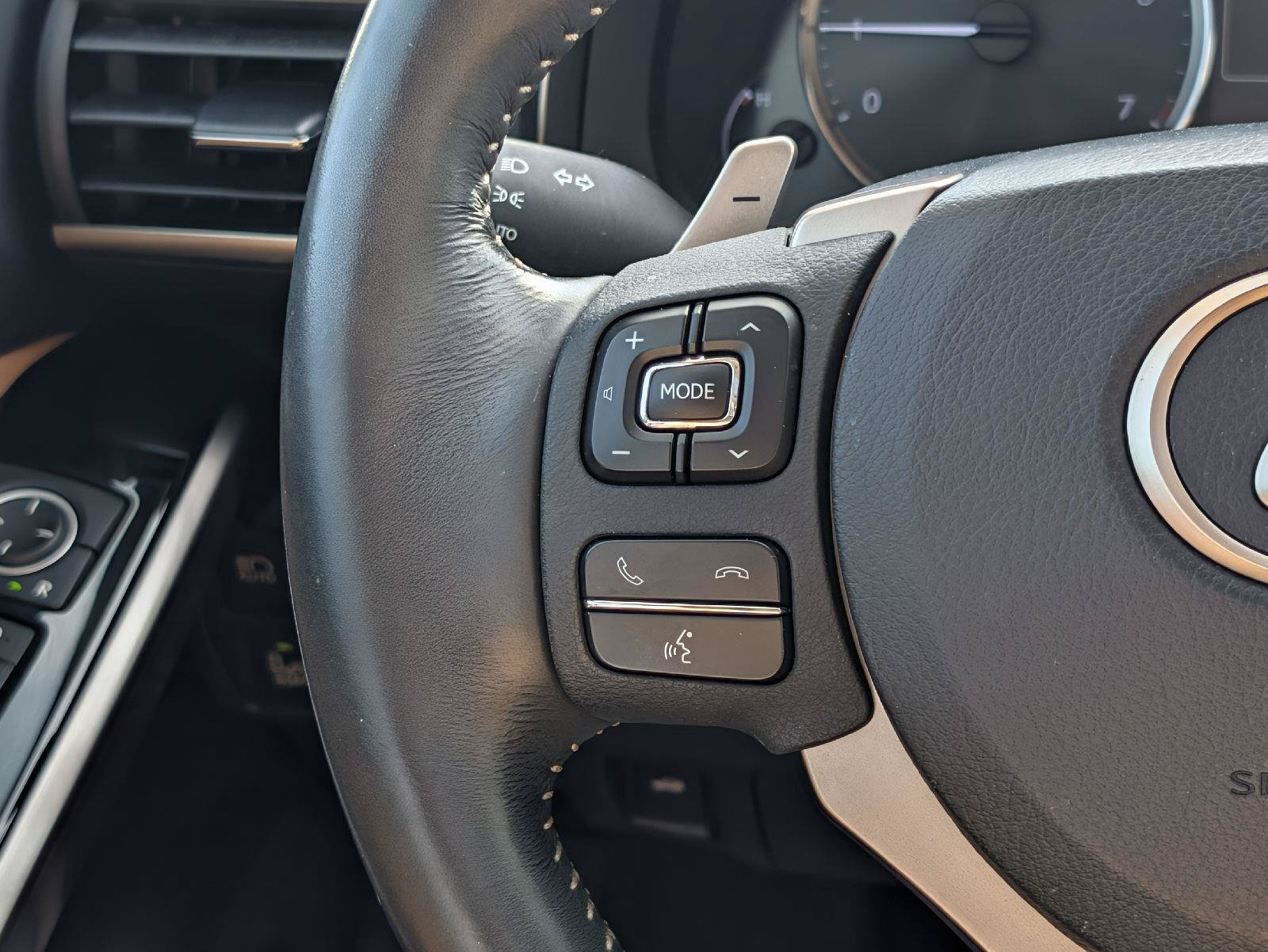 Used 2018 Lexus IS 300 AWD w/ Comfort Package image 12