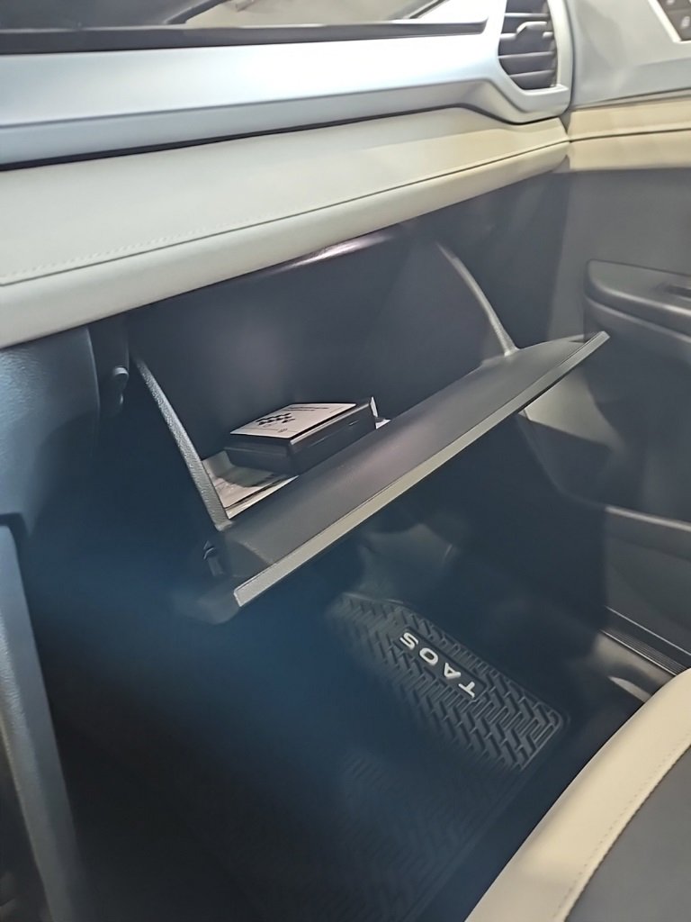 New 2026 Volkswagen Taos SE image 29