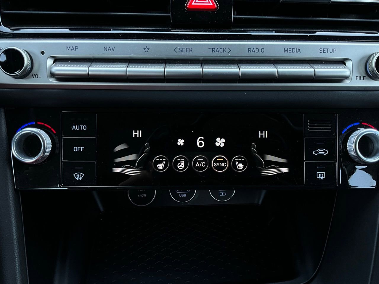 Used 2025 Genesis G70 2.5T image 27