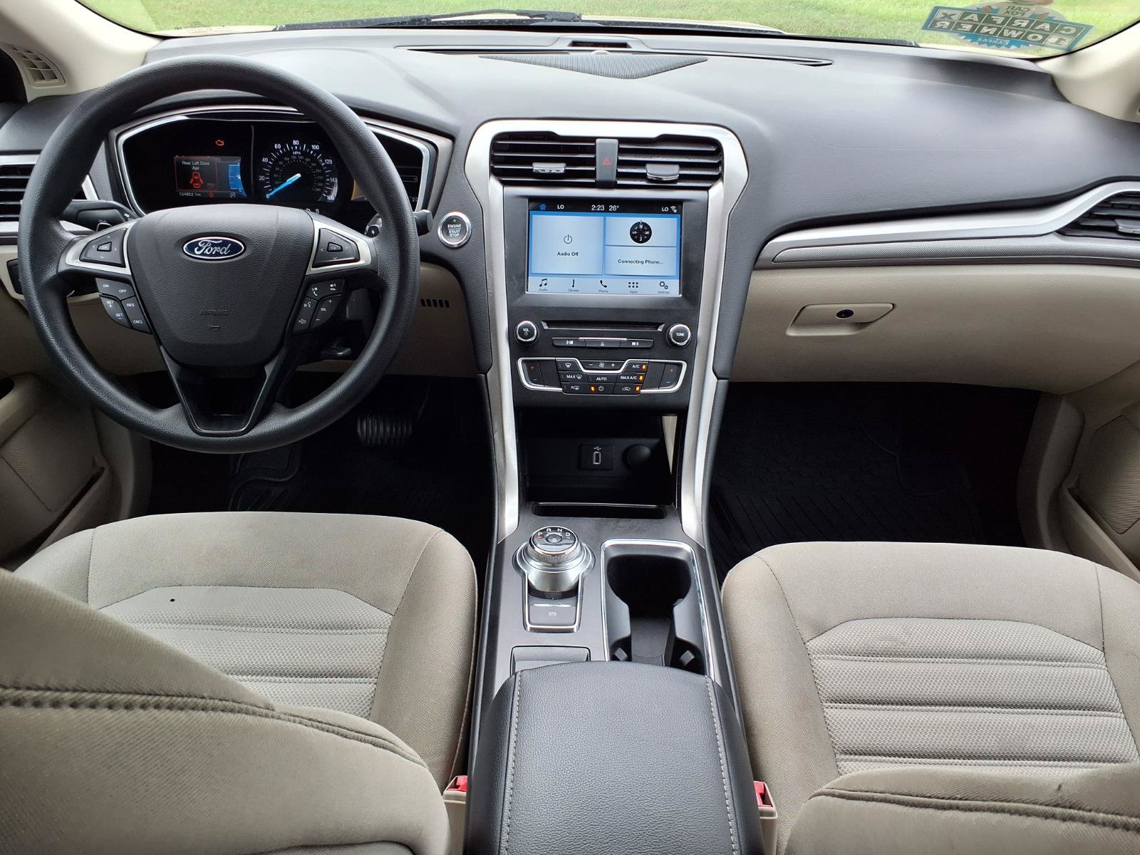Used 2017 Ford Fusion SE w/ Fusion SE Technology Package FWD image 8
