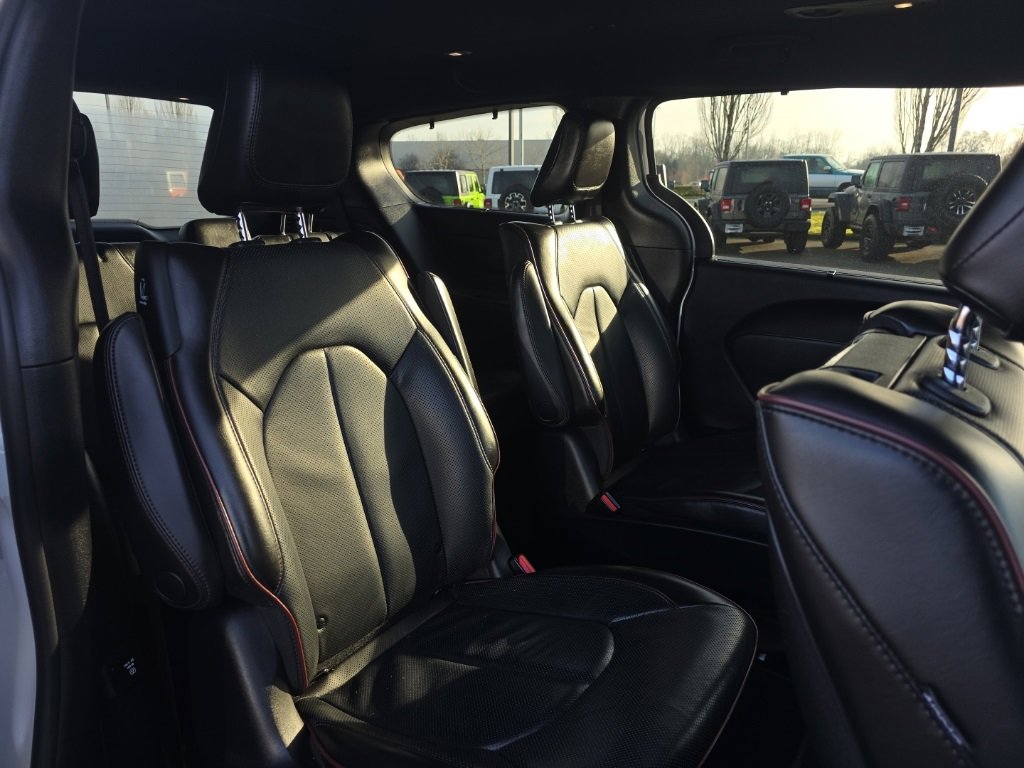 Certified 2020 Chrysler Pacifica Limited image 10