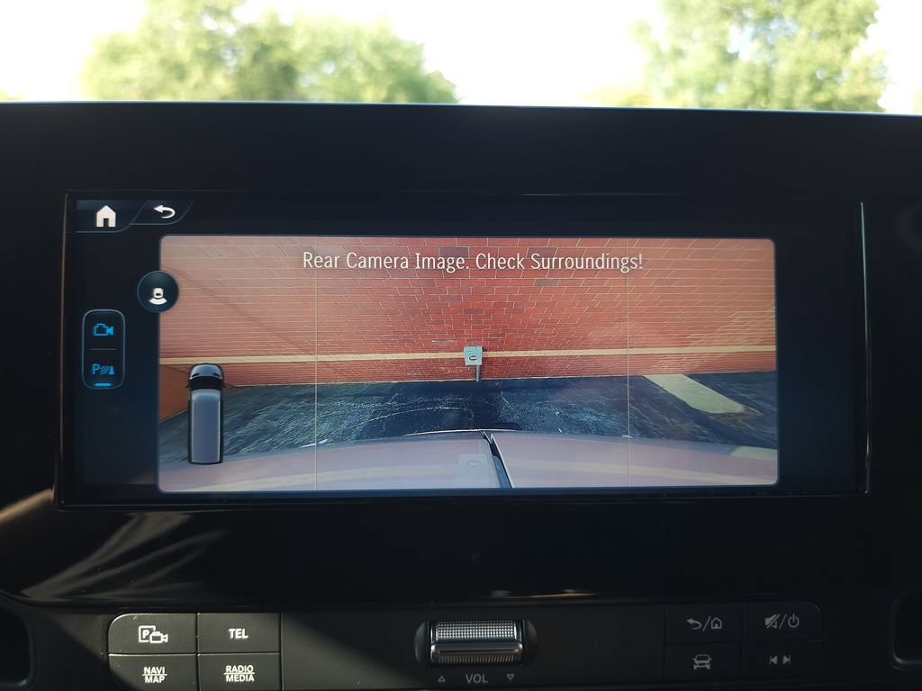 Used 2025 Mercedes-Benz Sprinter 4500 w/ Parking Package image 17