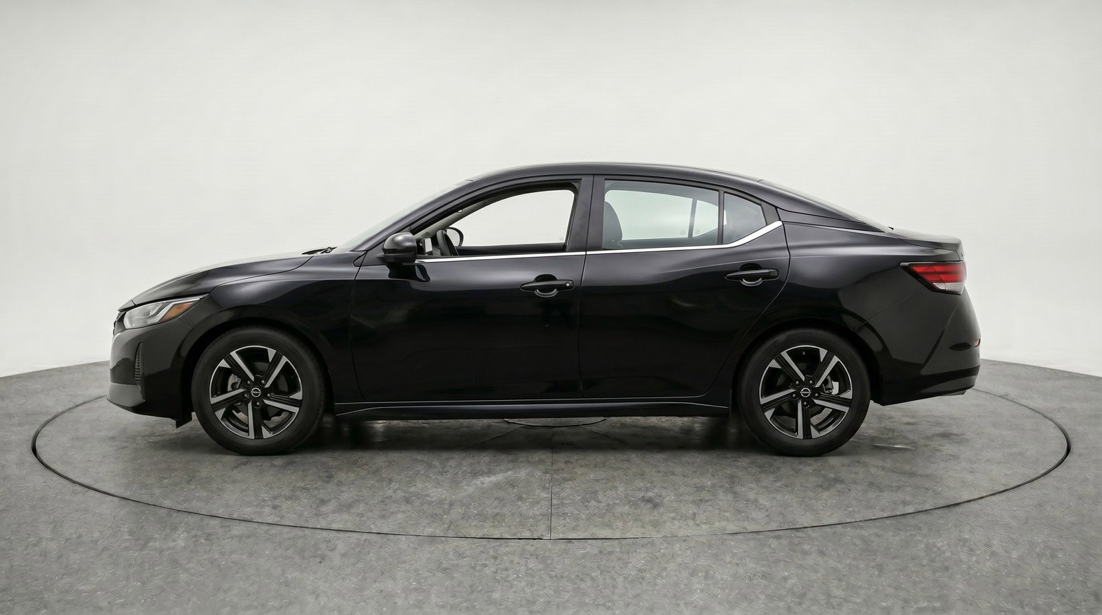 Used 2025 Nissan Sentra SV FWD image 5