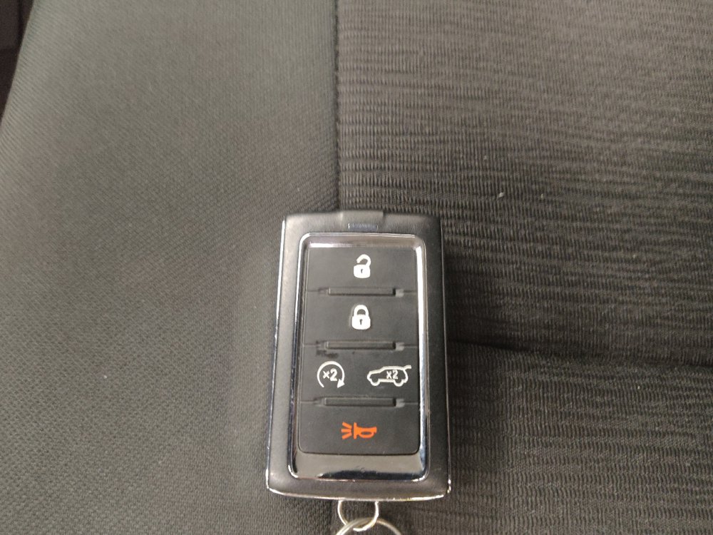 Used 2022 Jeep Grand Cherokee Laredo w/ Luxury Tech Group I AWD/4WD image 32