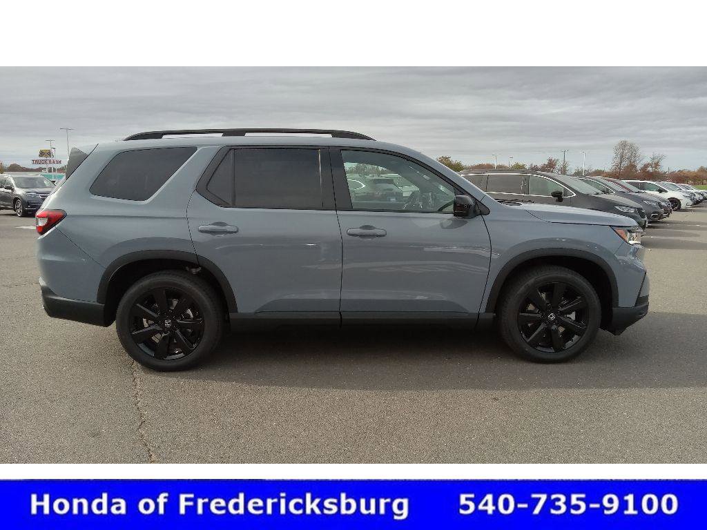 Certified 2025 Honda Pilot Black Edition image 13