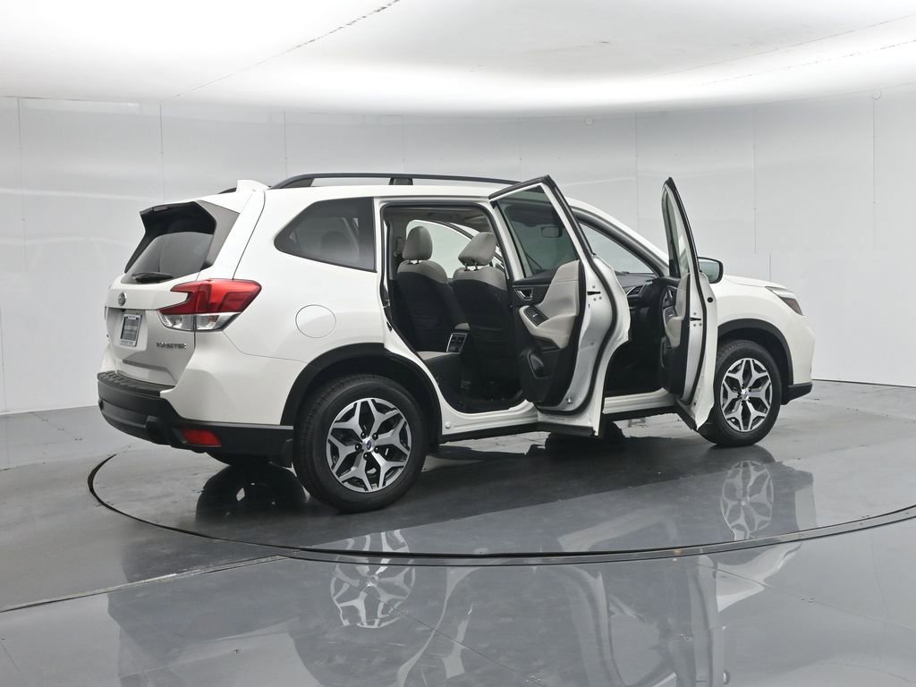Used 2020 Subaru Forester Premium AWD/4WD image 6