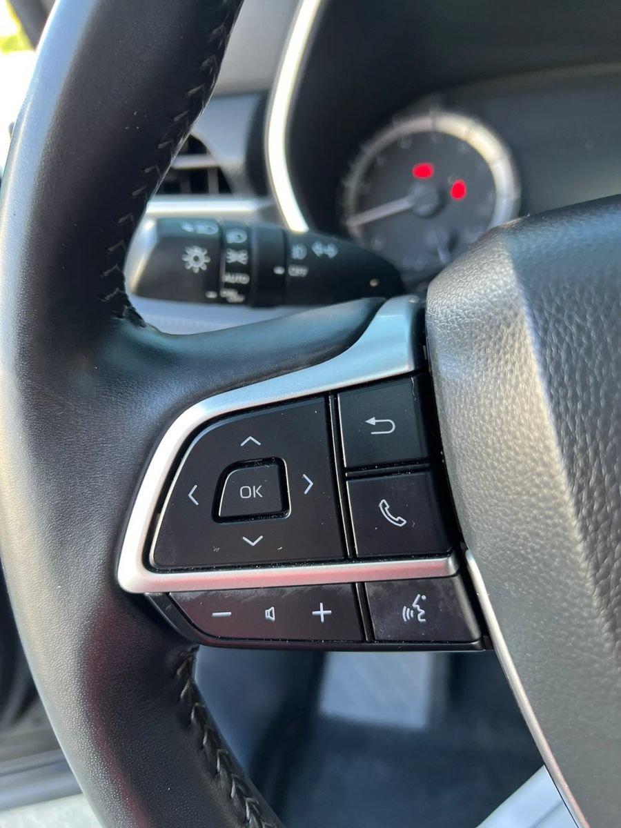 Used 2024 Toyota Highlander XSE FWD image 17
