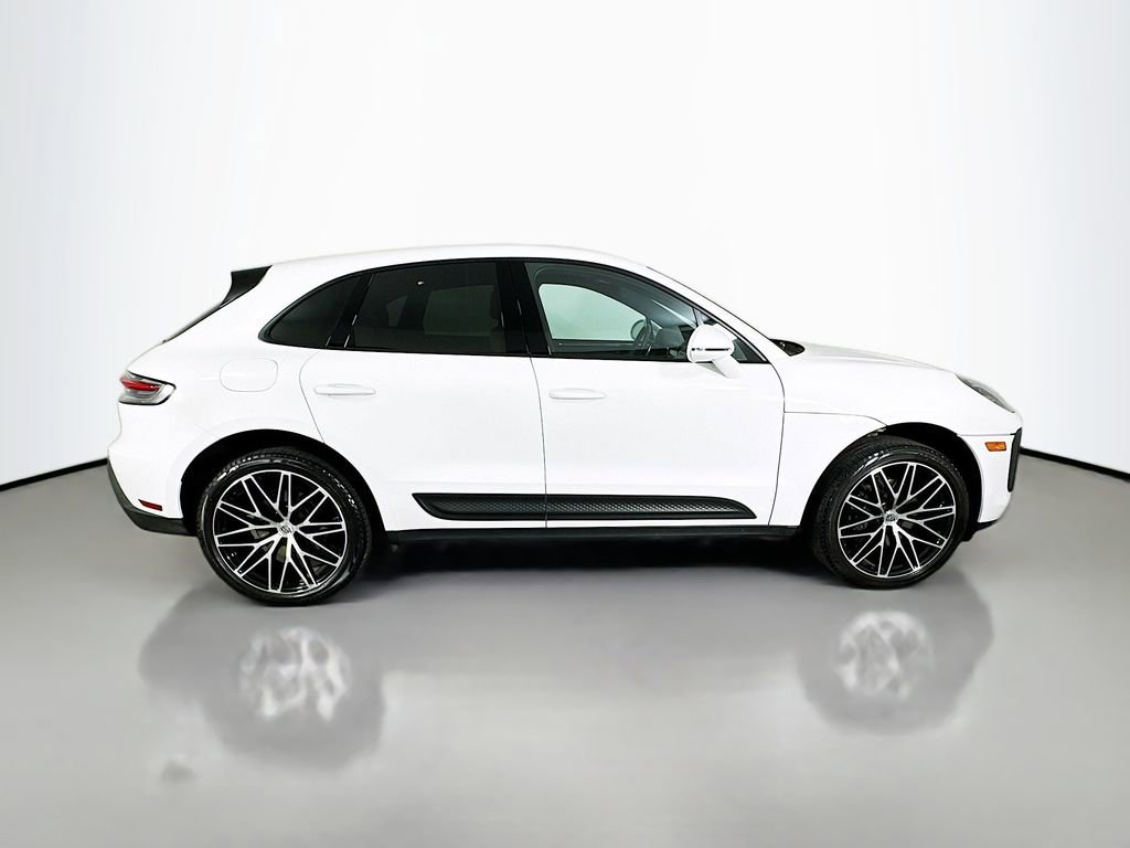 Certified 2023 Porsche Macan AWD/4WD image 8