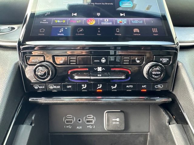 Used 2023 Jeep Grand Cherokee Limited w/ Black Appearance Package AWD/4WD image 21