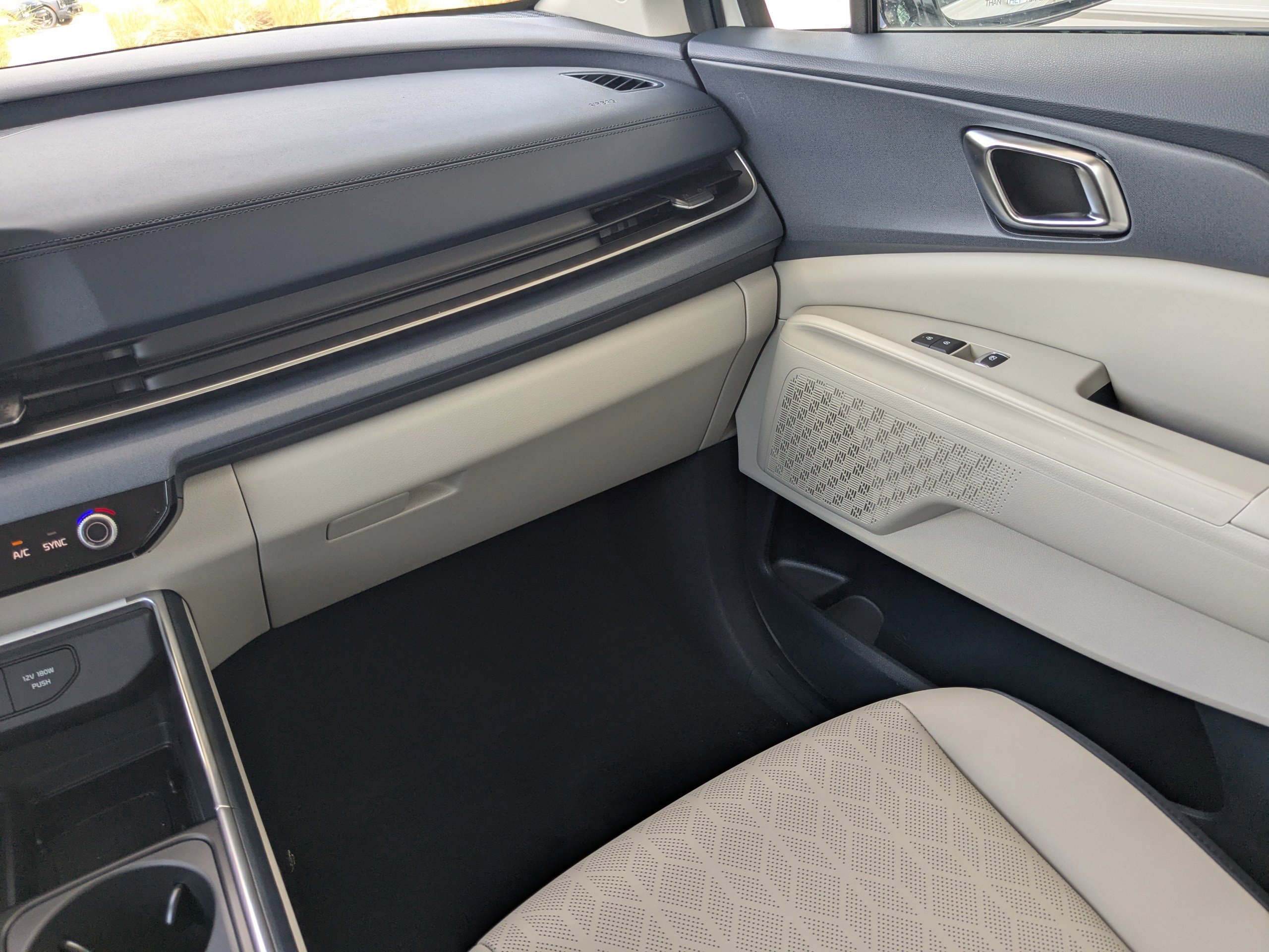 New 2026 Kia Carnival SX image 21
