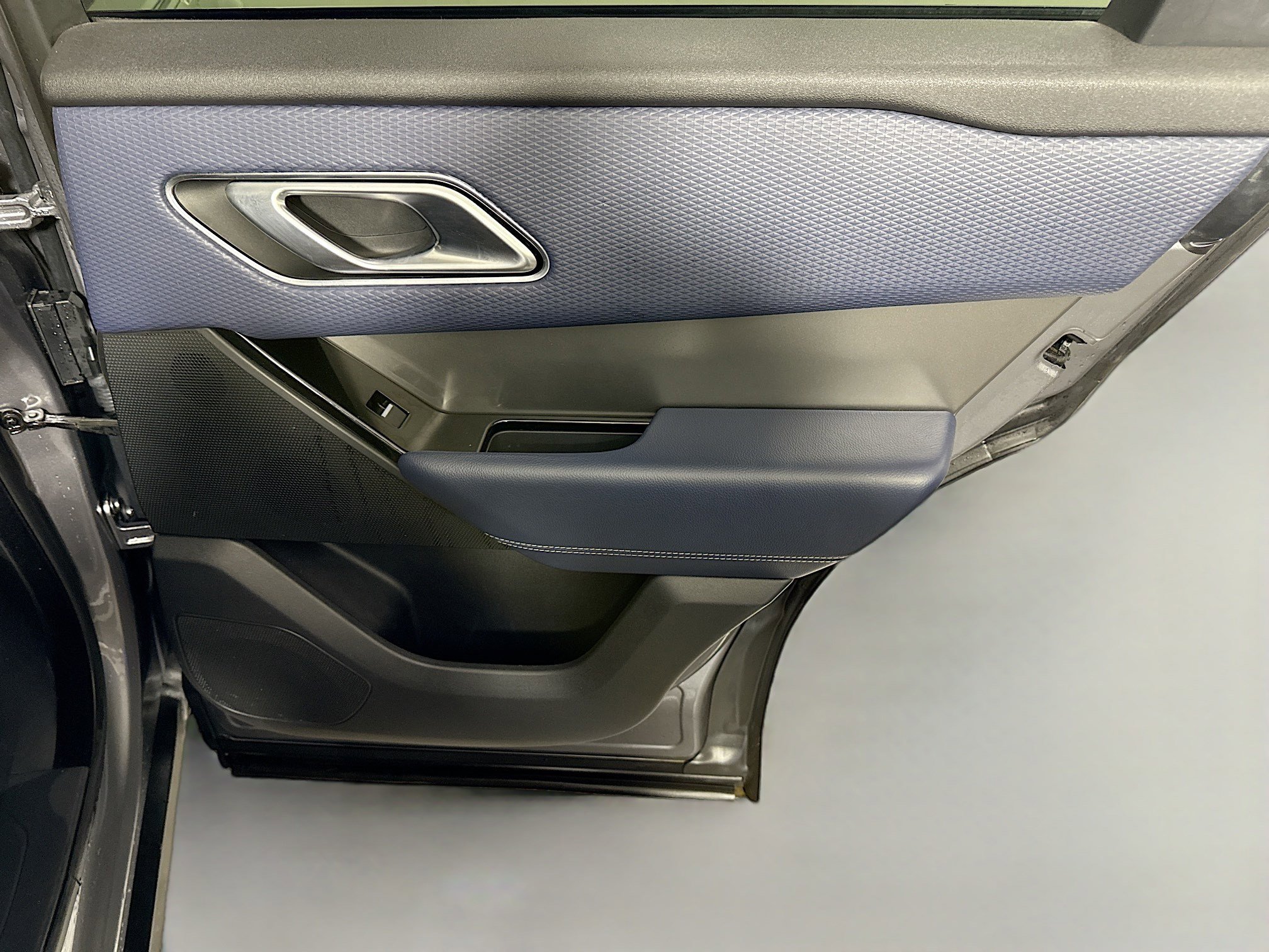 Used 2020 Land Rover Range Rover Velar S image 28