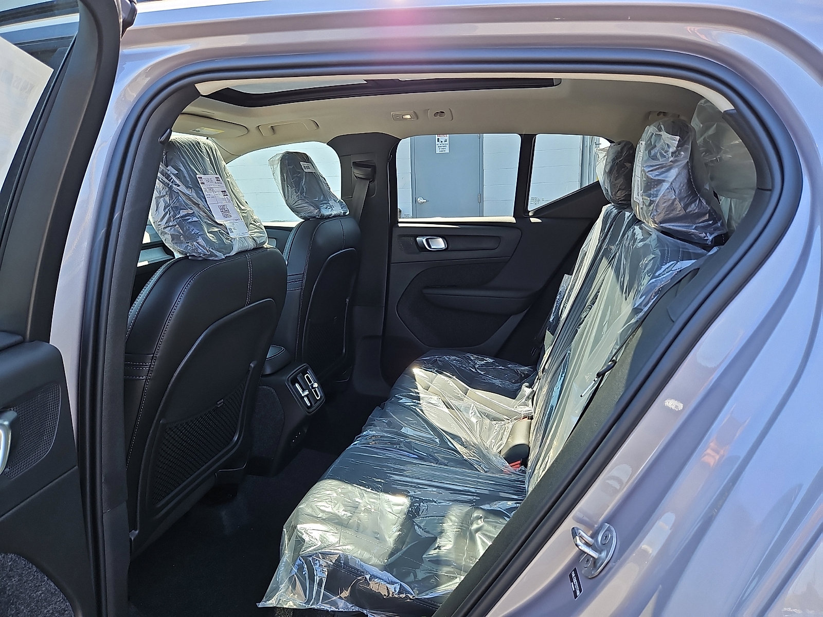New 2026 Volvo XC40 B5 Plus w/ Climate Package AWD/4WD image 8