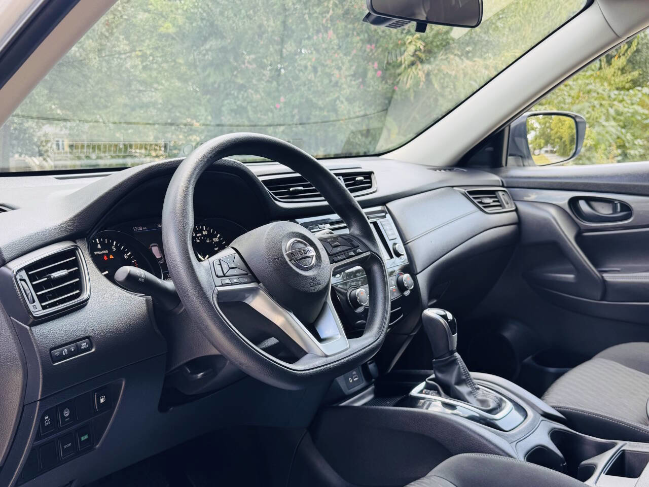 Used 2020 Nissan Rogue S image 9
