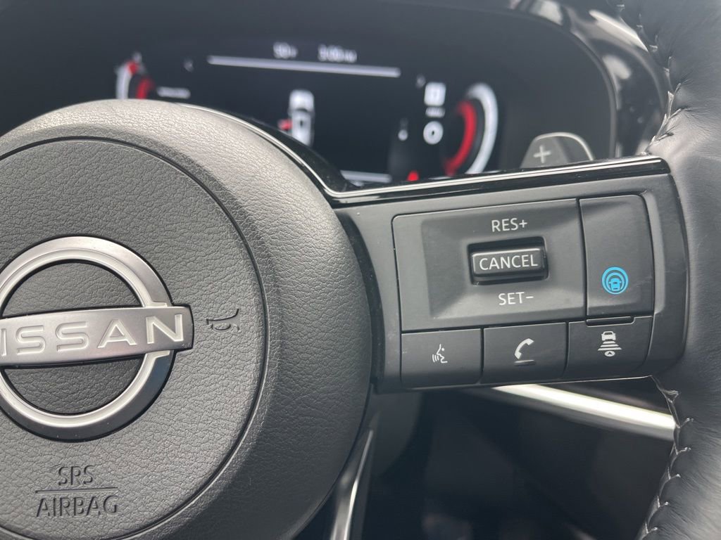 Used 2024 Nissan Pathfinder Platinum w/ Black Appearance Package image 19