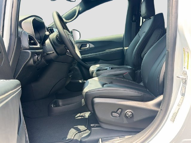 New 2027 Chrysler Pacifica Select FWD image 19