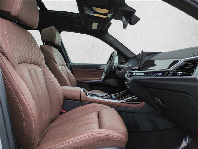 Used 2024 BMW X7 M60i image 23