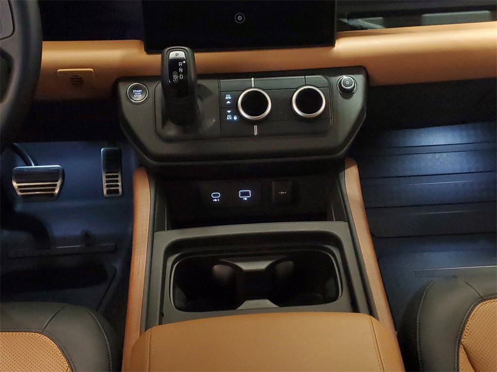 Used 2024 Land Rover Defender 130 X image 28