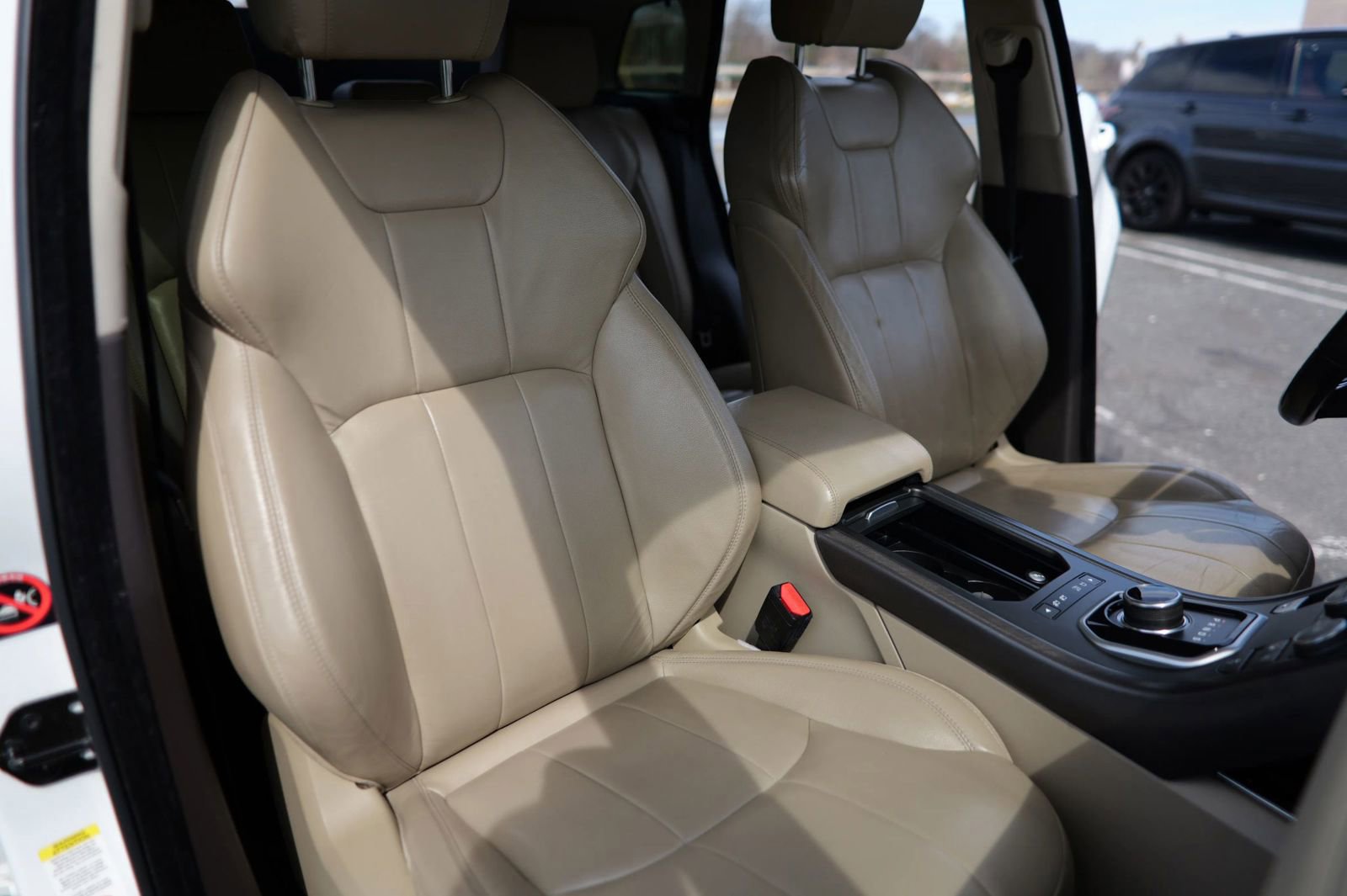 Used 2018 Land Rover Range Rover Evoque image 24