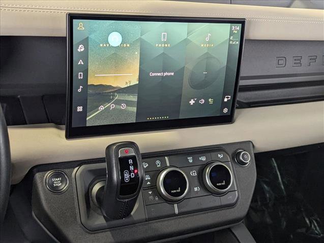 Used 2023 Land Rover Defender 130 X-Dynamic SE image 12