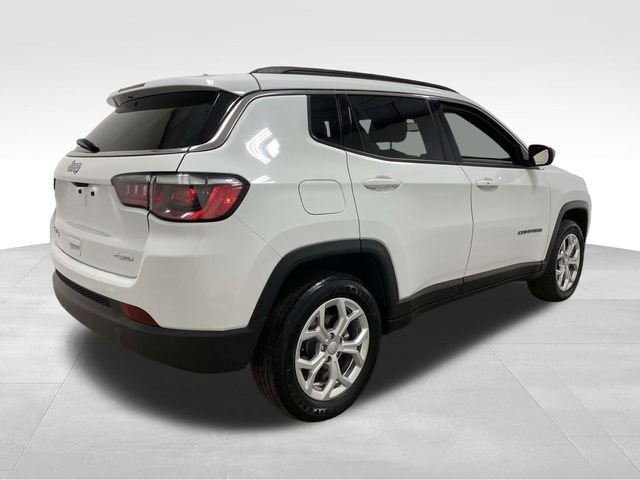 Used 2024 Jeep Compass Latitude image 4