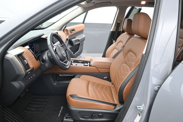 Used 2025 Nissan Pathfinder Platinum AWD/4WD image 12