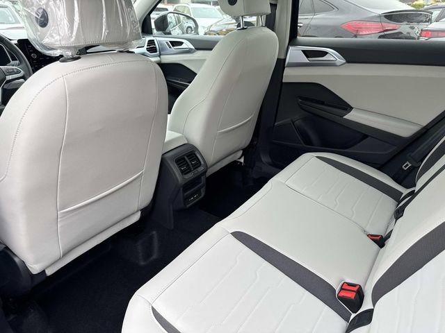 New 2026 Volkswagen Taos SE FWD image 9