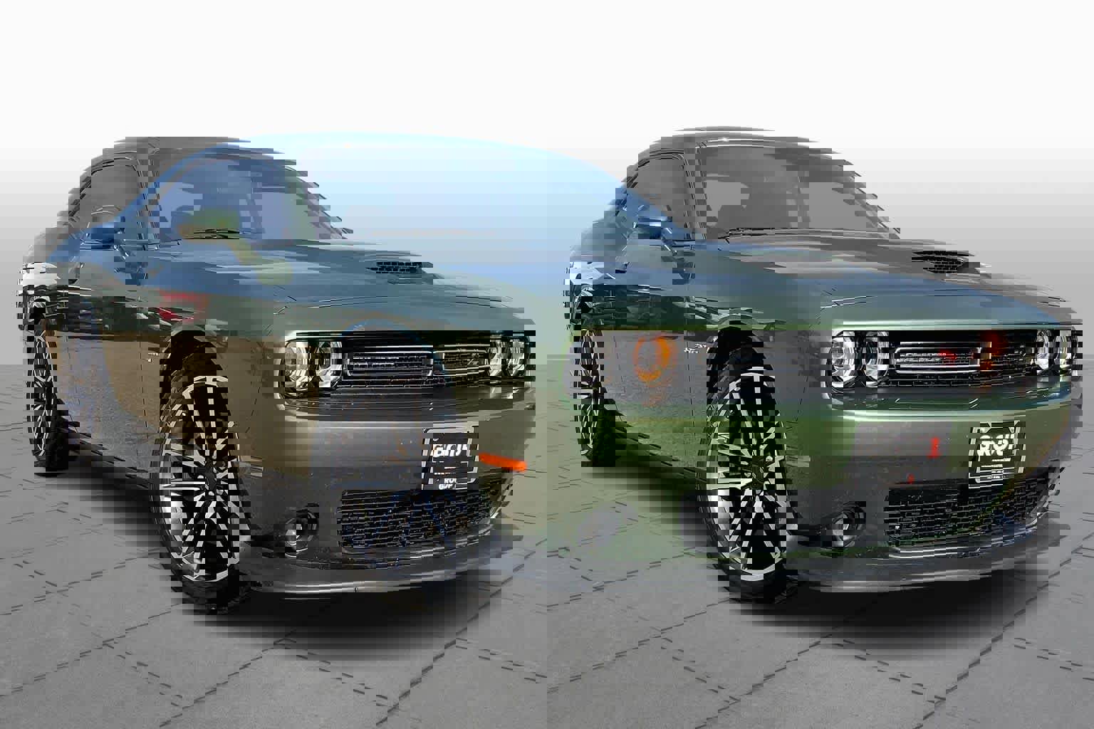 Used 2022 Dodge Challenger R/T w/ Plus Package image 2