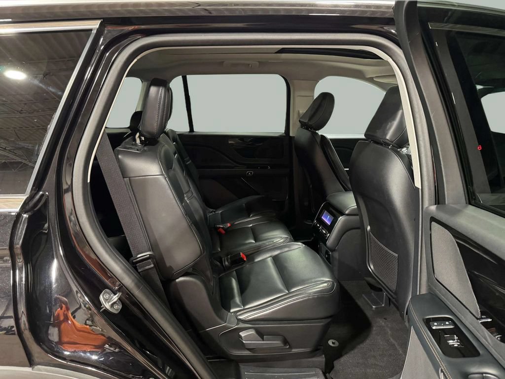 Certified 2025 Lincoln Aviator AWD image 26