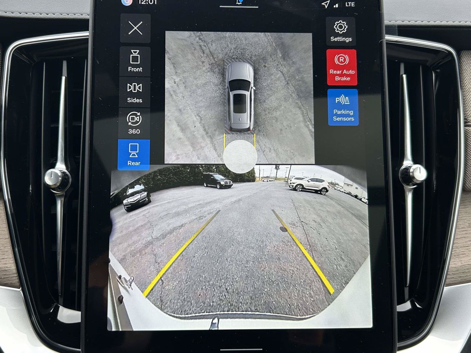 New 2026 Volvo XC90 B6 Plus w/ Protection Package Premier AWD/4WD image 28