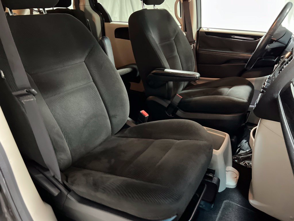Used 2017 Dodge Grand Caravan SE FWD image 9