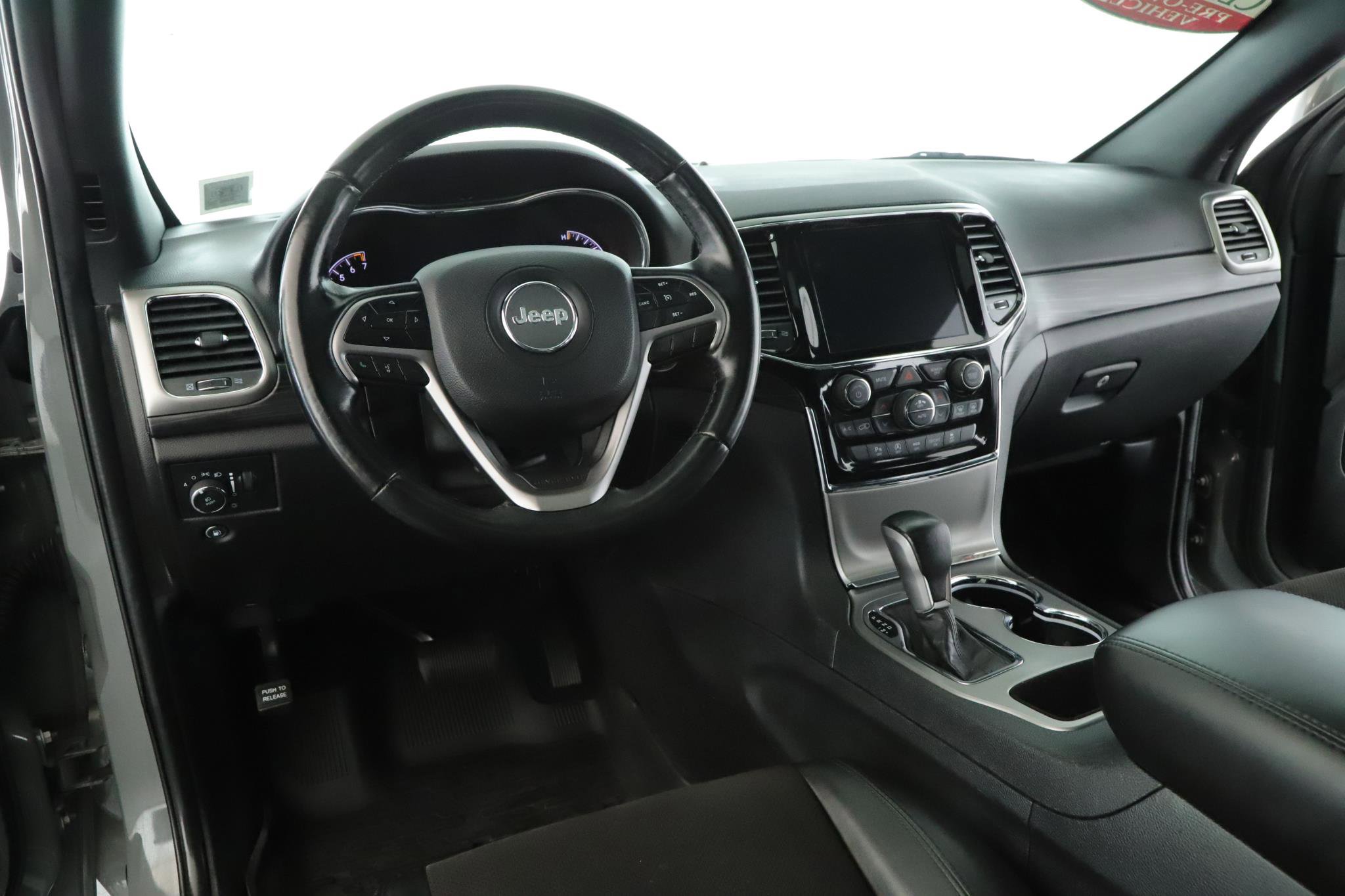 Used 2021 Jeep Grand Cherokee Laredo X image 2