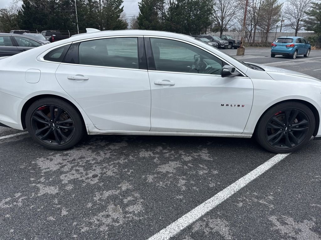 Used 2018 Chevrolet Malibu LT w/ Driver Confidence Package image 2