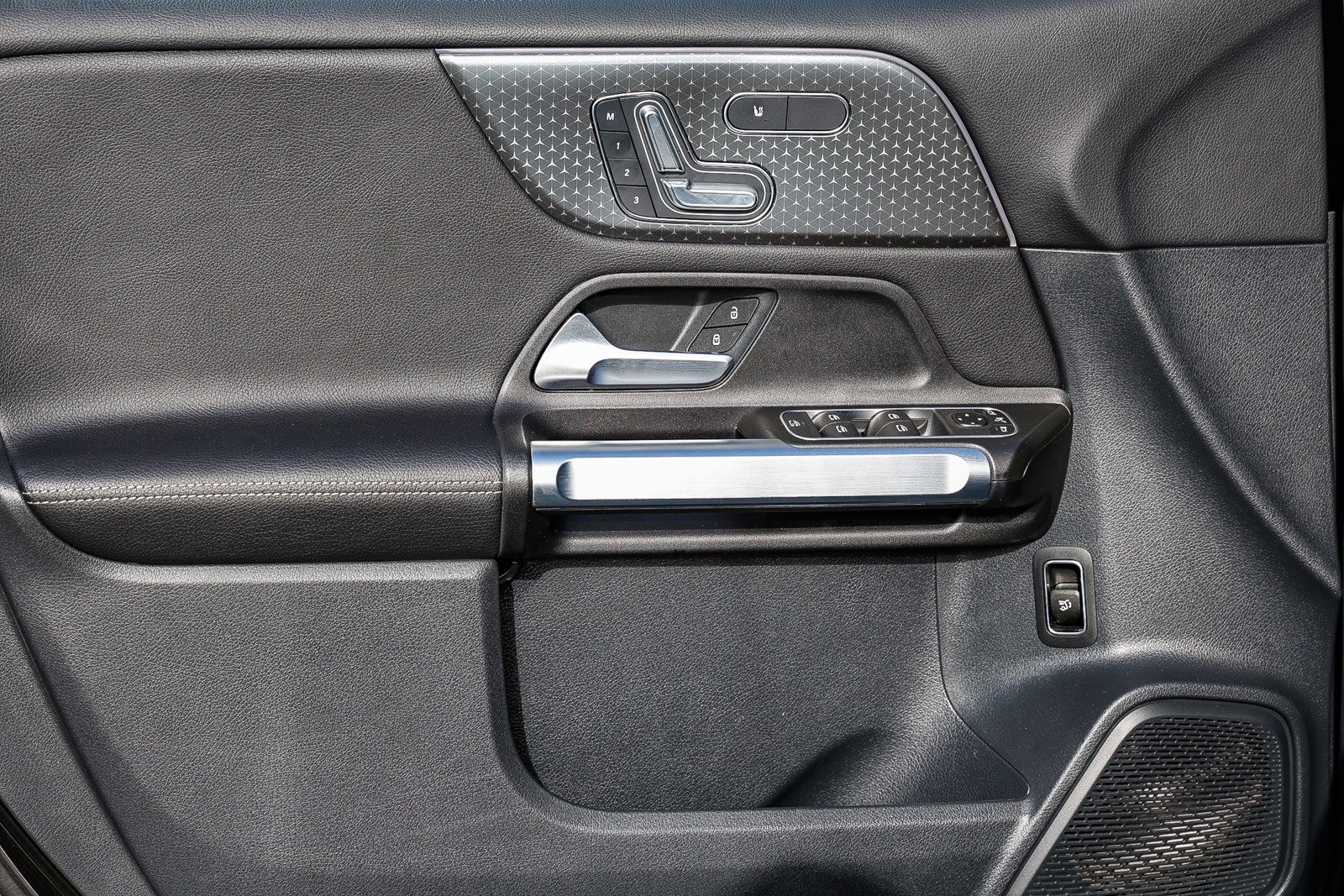 Certified 2025 Mercedes-Benz GLB 250 image 21