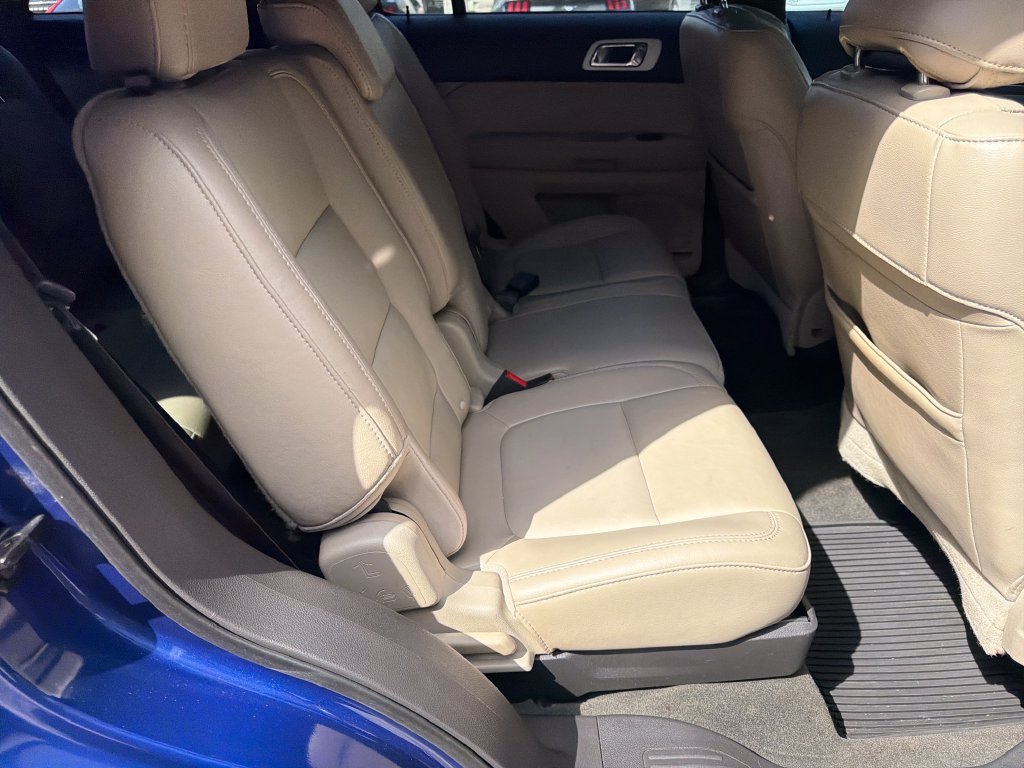 Used 2014 Ford Explorer XLT w/ Equipment Group 202A AWD/4WD image 30
