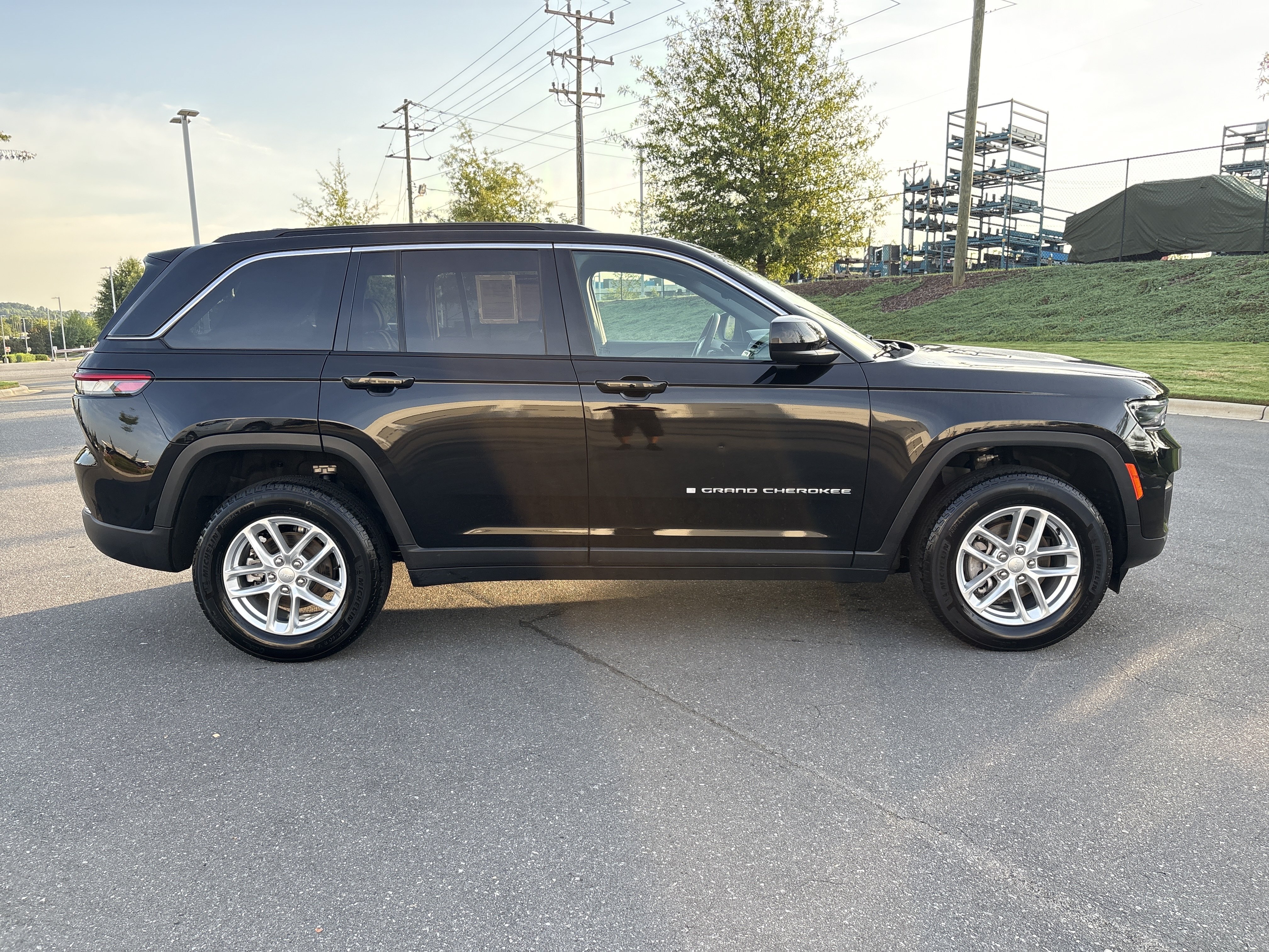 Used 2024 Jeep Grand Cherokee Laredo X w/ Luxury Tech Group I AWD/4WD image 10