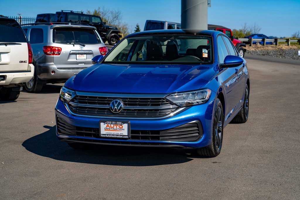 Used 2024 Volkswagen Jetta SE w/ Panoramic Sunroof Package image 4