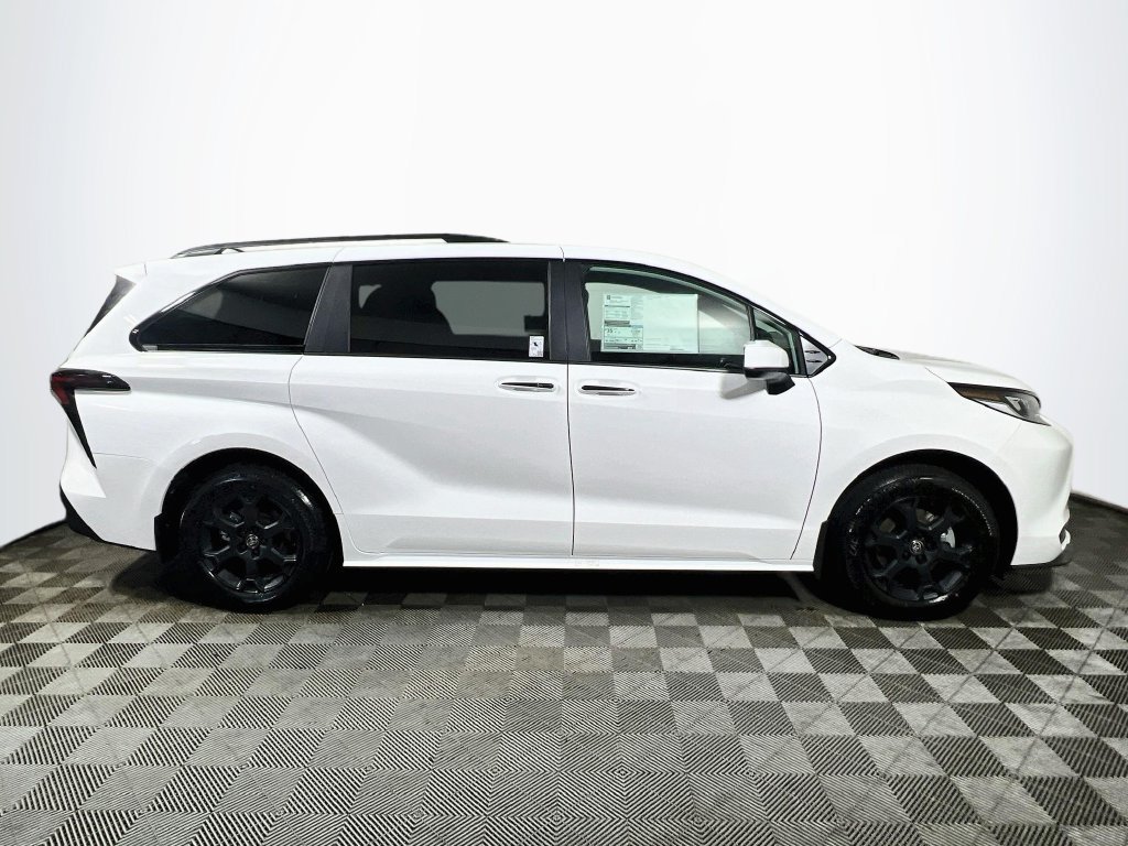 New 2026 Toyota Sienna XLE Woodland Edition AWD/4WD image 8