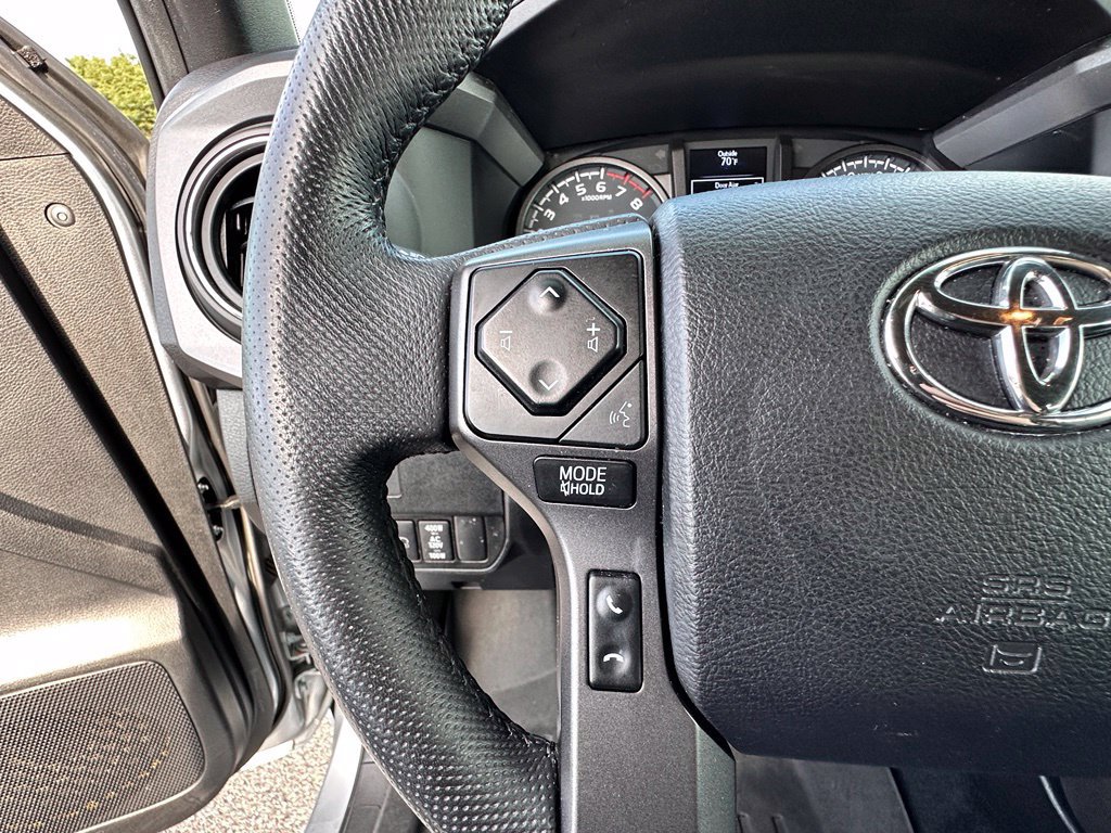 Used 2022 Toyota Tacoma TRD Off-Road AWD/4WD image 34
