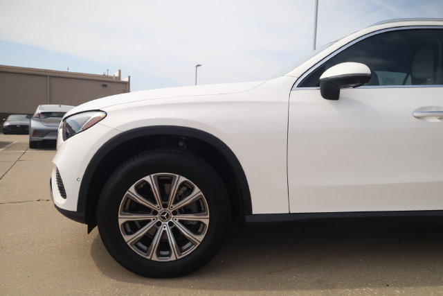 Used 2025 Mercedes-Benz GLC 300 image 11