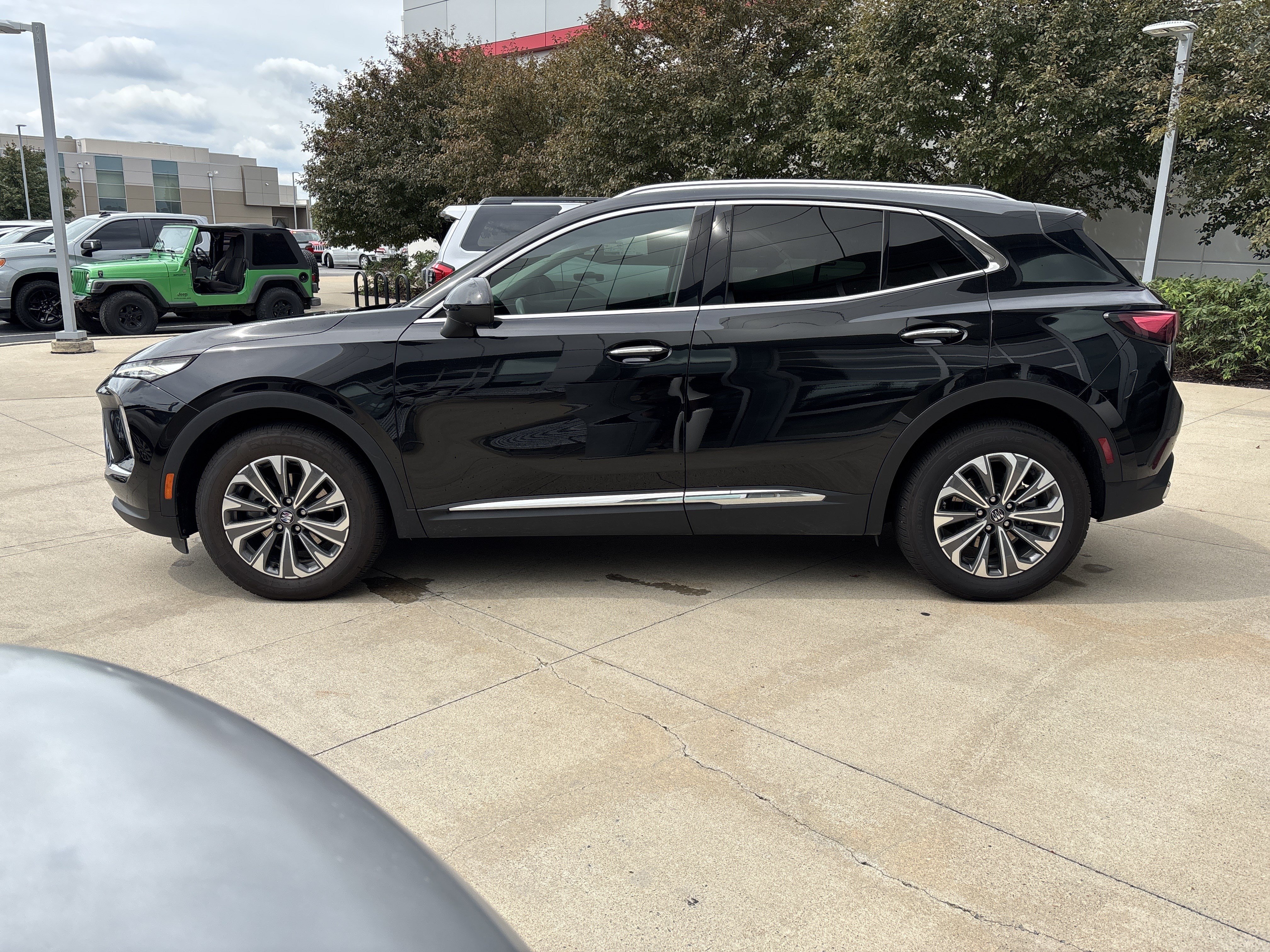Used 2024 Buick Envision Preferred AWD/4WD image 9