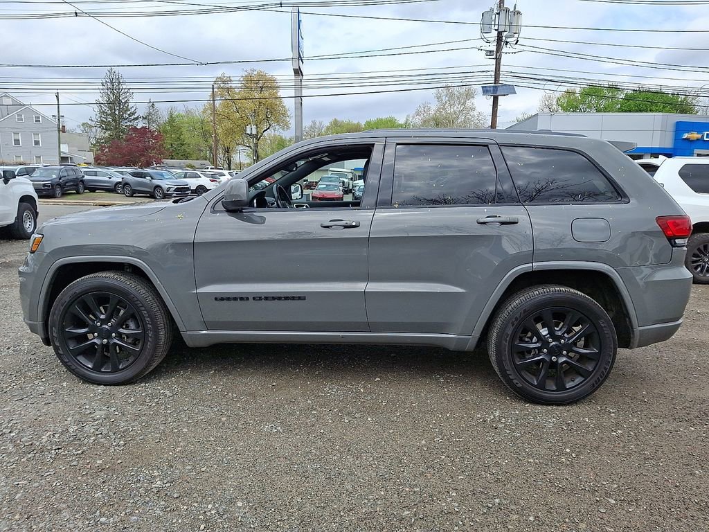 Used 2019 Jeep Grand Cherokee Altitude image 4