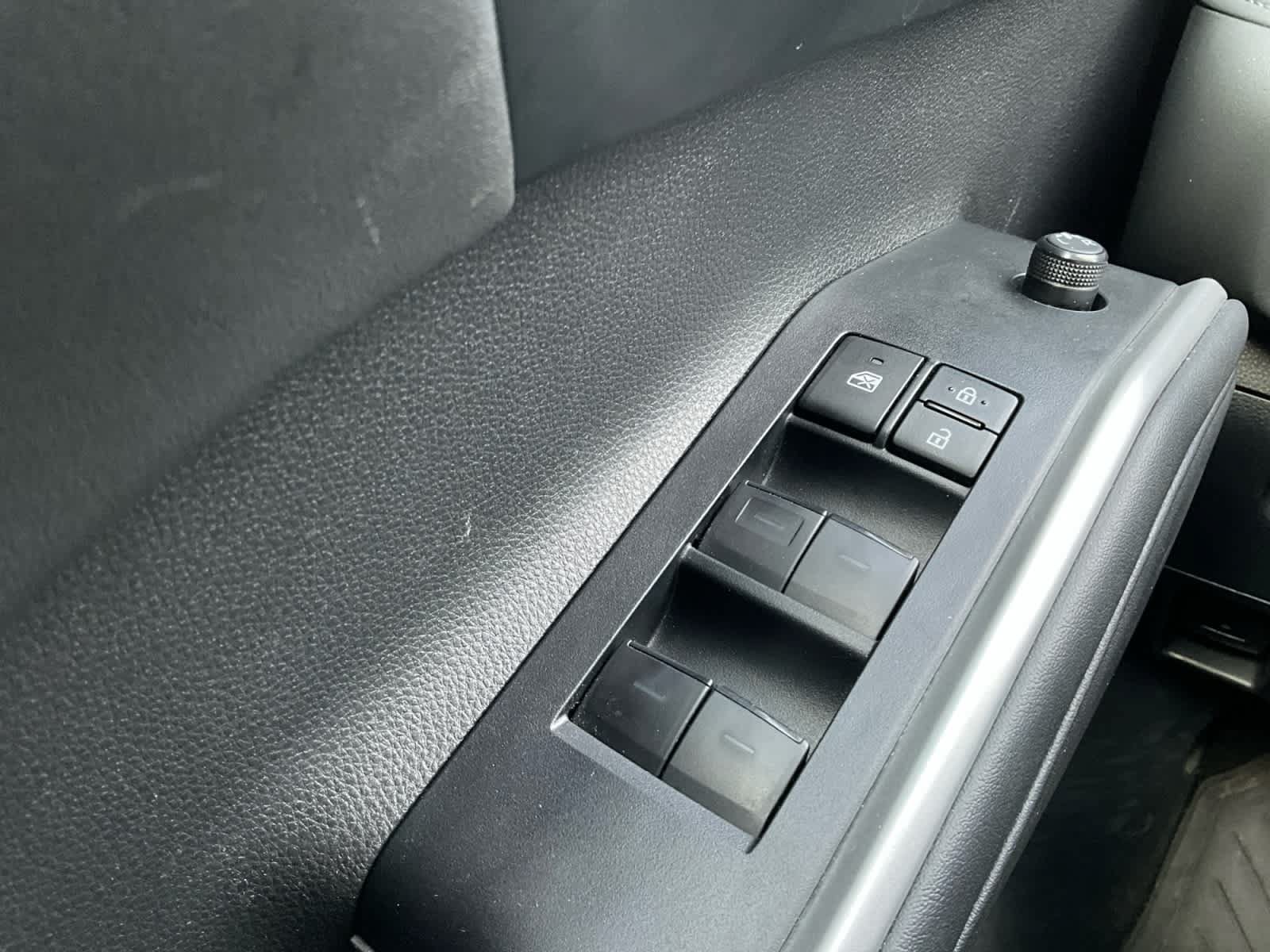 Used 2024 Toyota Highlander XLE AWD/4WD image 17