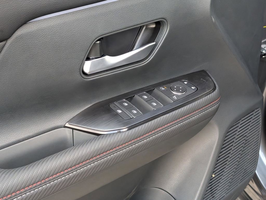 New 2026 Nissan Kicks SR image 16