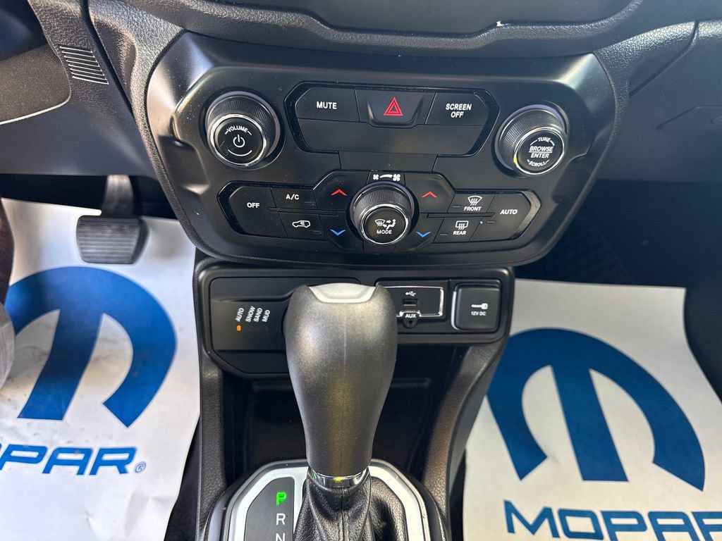 Used 2020 Jeep Renegade Latitude w/ Cold Weather Group image 20